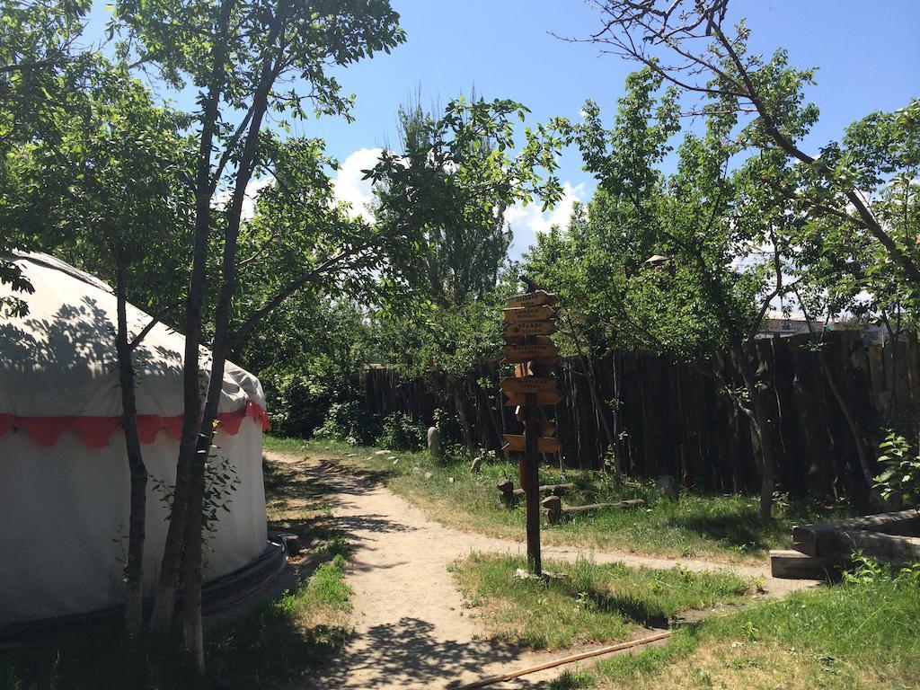 Arista Yurt Camp Hotel Karakol Ruang foto