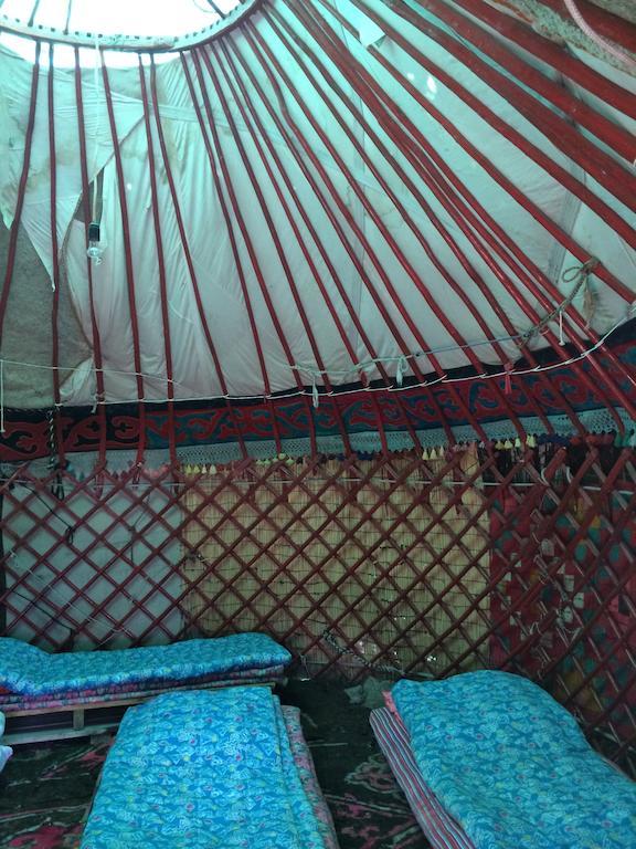 Arista Yurt Camp Hotel Karakol Ruang foto