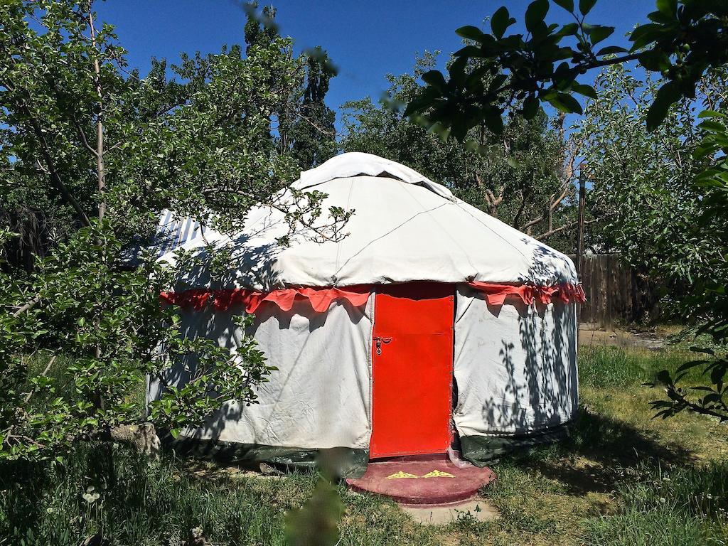 Arista Yurt Camp Hotel Karakol Ruang foto